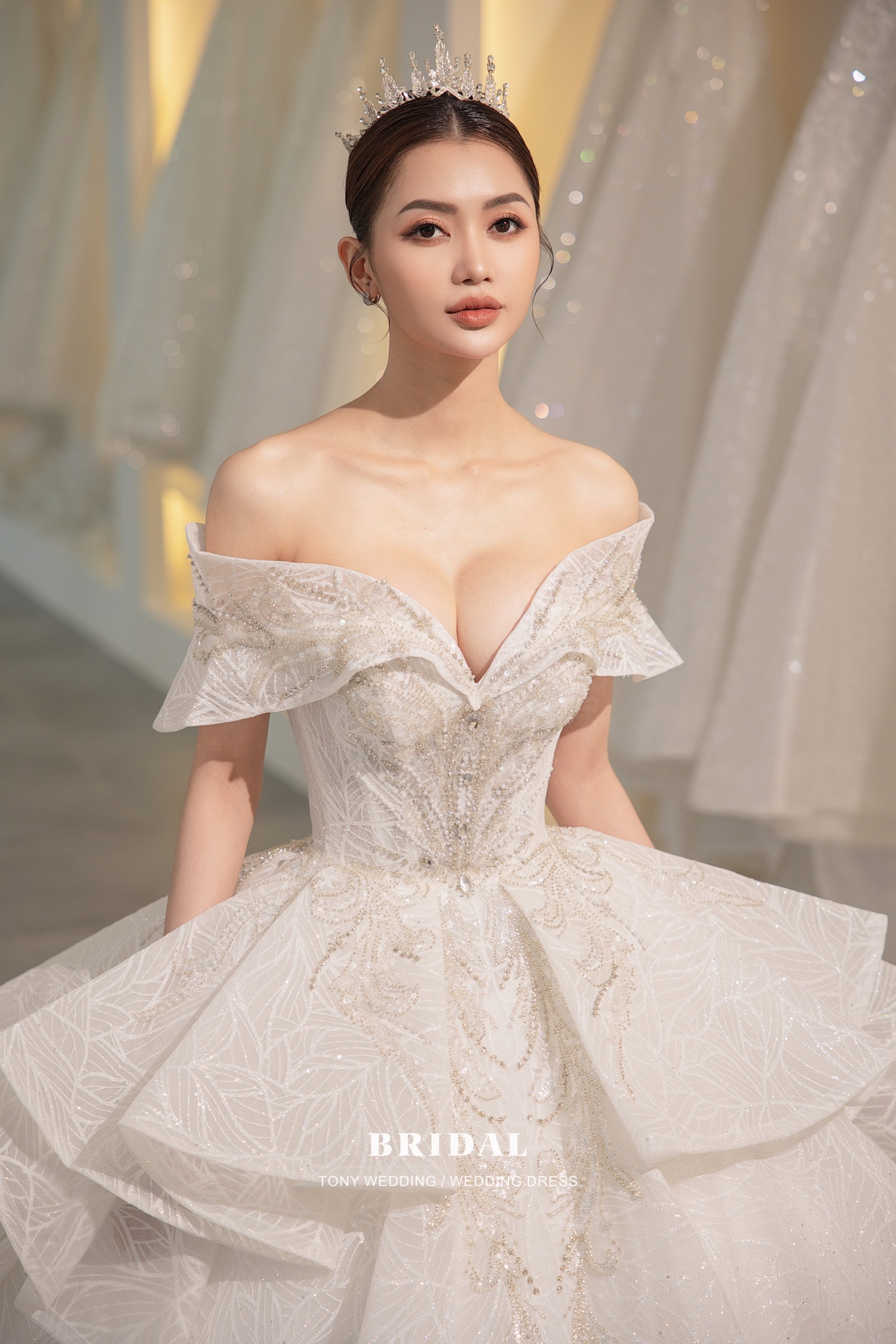 Thời trang váy cưới khuấy đảo xu hướng gọi tên Son Ye Jin